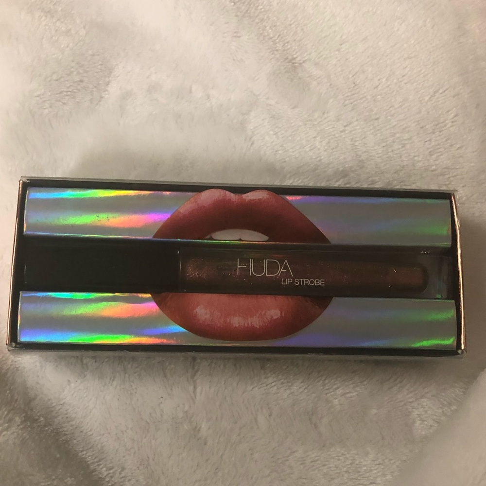 Huda Beauty Lip Strobe in Shameless